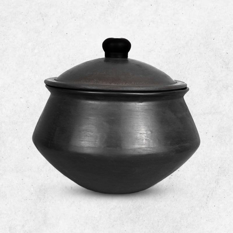 Black cooking mud pot with lid